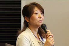 学生と議論を交わす関水実行委員長