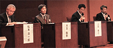 パネル討論会で意見を述べられるパネリストの先生方